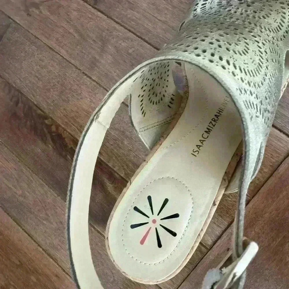 Issac Mizrahi gold  wedge sandals - Picture 3 of 6